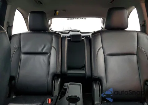 2018 Toyota Highlander Se z USA, uszkodzony, nr VIN 5TDJZRFH4JS893719